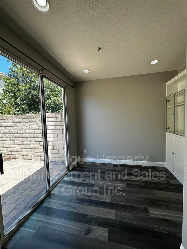 Building Photo - 1455 E Holcomb Pl