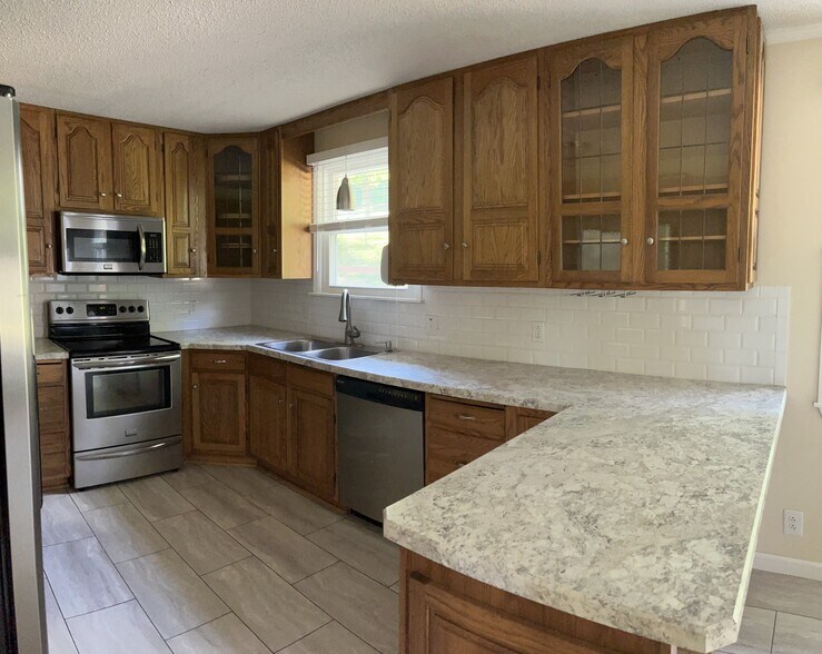 Building Photo - 232 Shawn Dr