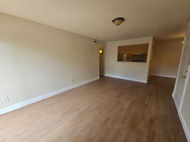 Building Photo - 2905 Winkler Ave
