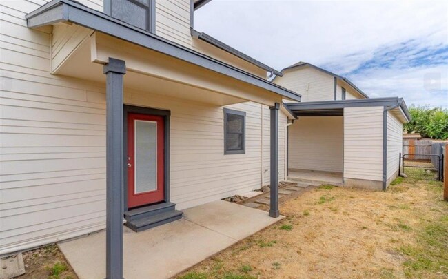 Building Photo - 3505 Lancaster Dr NE