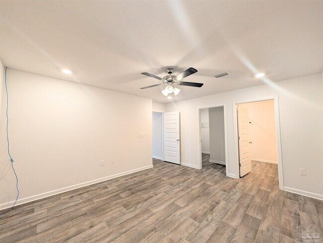 Building Photo - 7516 Oak Lake Blvd