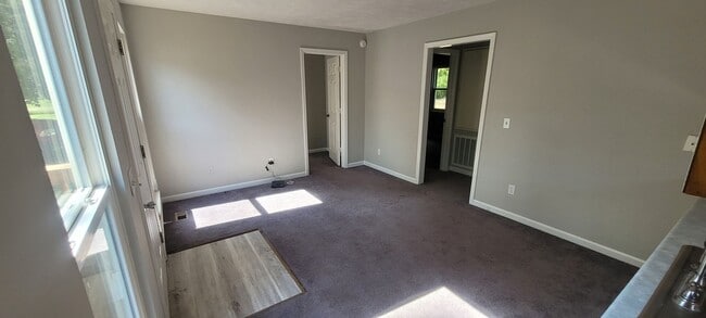 Building Photo - 124 Meadowbrook Dr