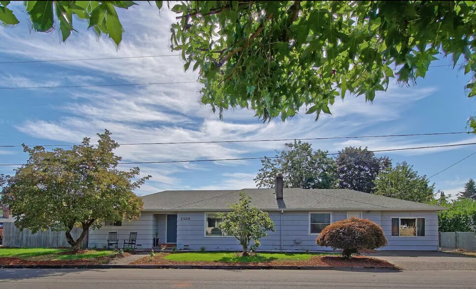 Building Photo - 1328 NE 9th St