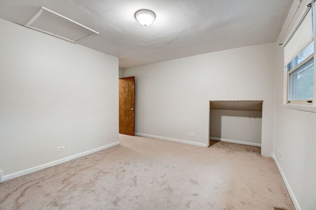 Building Photo - 1326 Meadow Ln