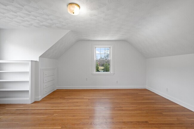 Building Photo - 640 Chestnut St