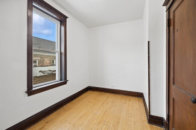 Building Photo - 3213 S Lituanica Ave