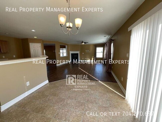 Building Photo - 15750 Normans Landing Dr