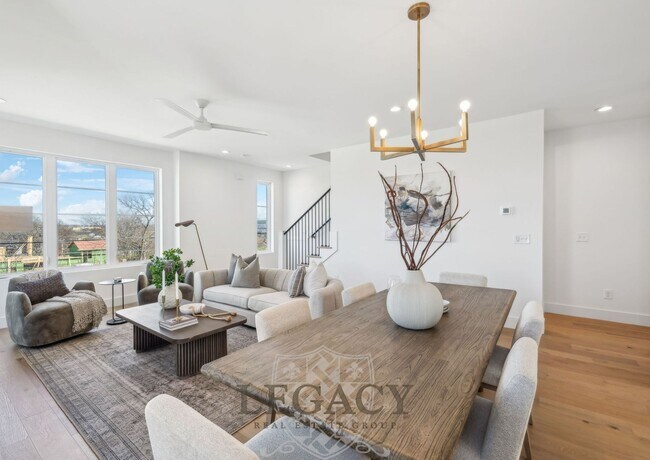 Building Photo - 1019 12th Ave N