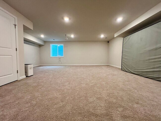 Building Photo - Stunning 4-Bed Townhome in Quakertown! Available NOW!