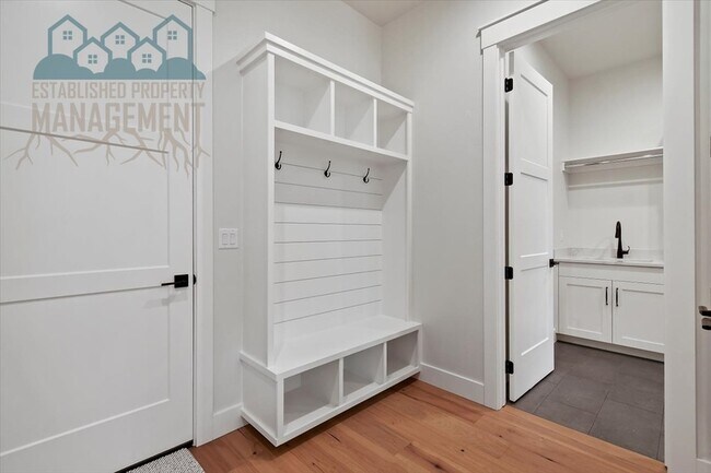 Building Photo - 10642 W Lothbury Dr