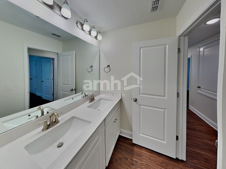 Building Photo - 6065 Little Blf Cir