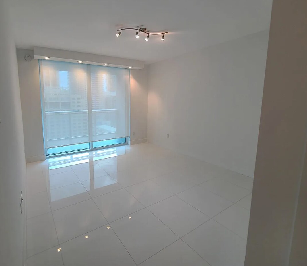Building Photo - 1080 Brickell Ave