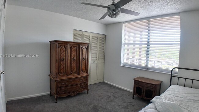 Building Photo - 7220 Lake Cir Dr