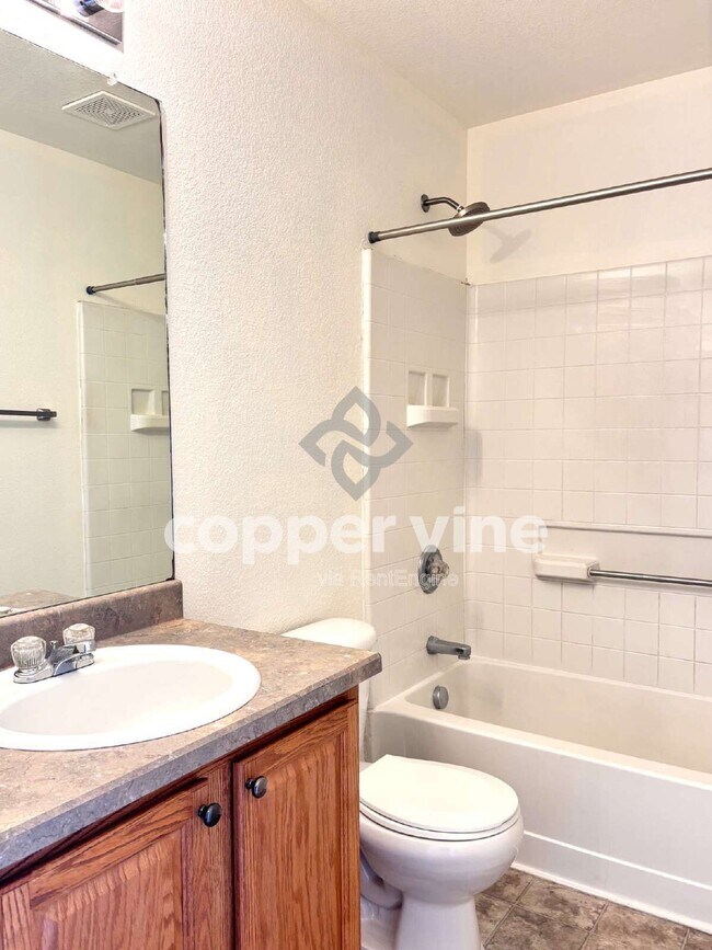 Building Photo - 2538 E 127th Ct