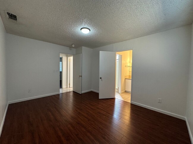 Building Photo - Four Bedroom Home