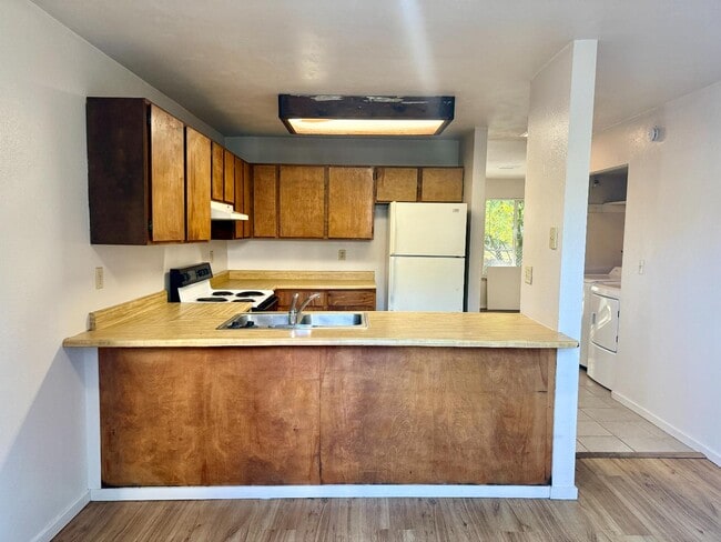 Building Photo - 505 NW D St