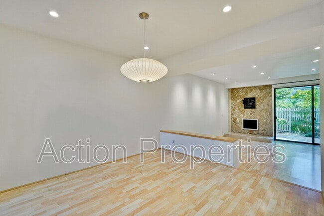 Building Photo - 209 Ortega Ave