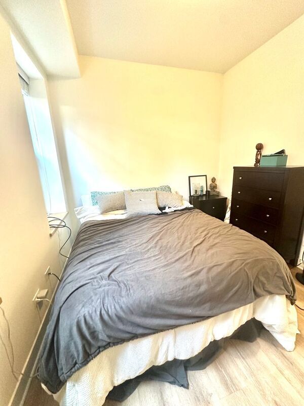 Building Photo - 1644 W Cermak Rd