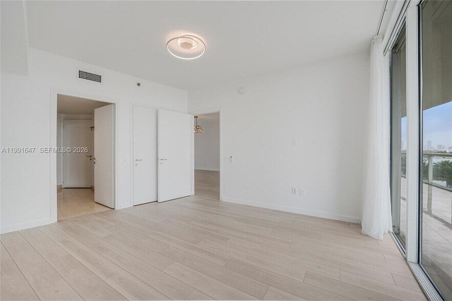 Building Photo - 450 Alton Rd