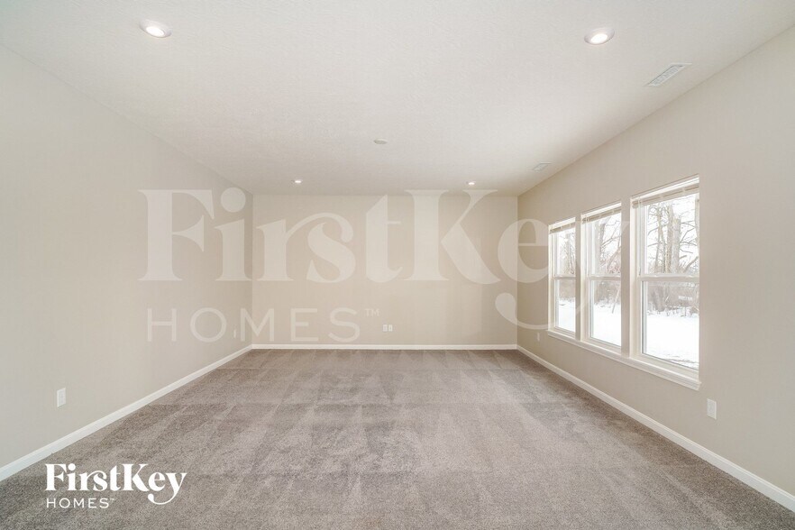 Building Photo - 645 Van Buren St