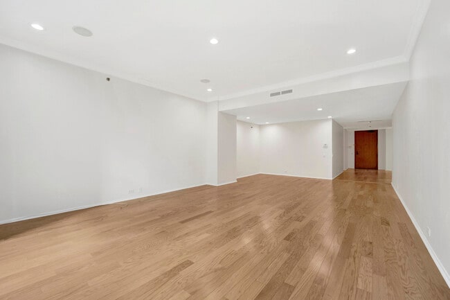 Building Photo - 680 N Lake Shore Dr