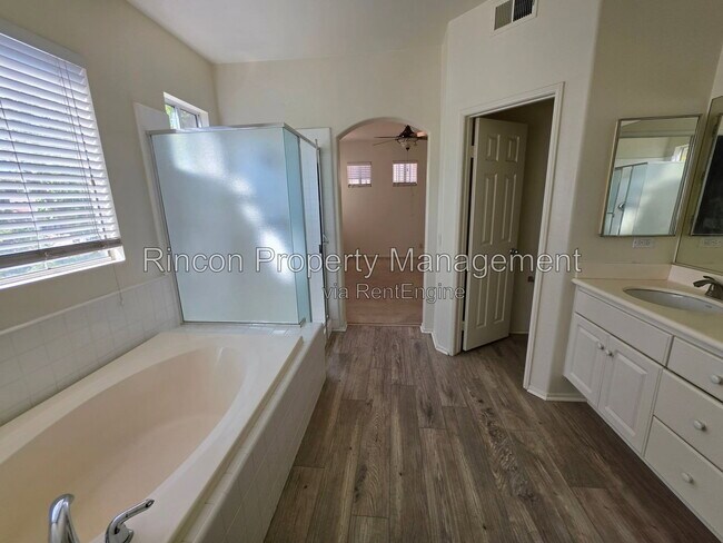 Building Photo - 2525 Villamonte Ct