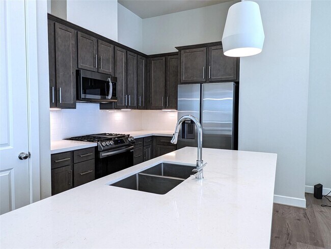 Building Photo - 803 Burton Lndg Ln