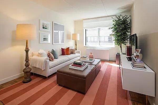 Building Photo - 511 W 44th St