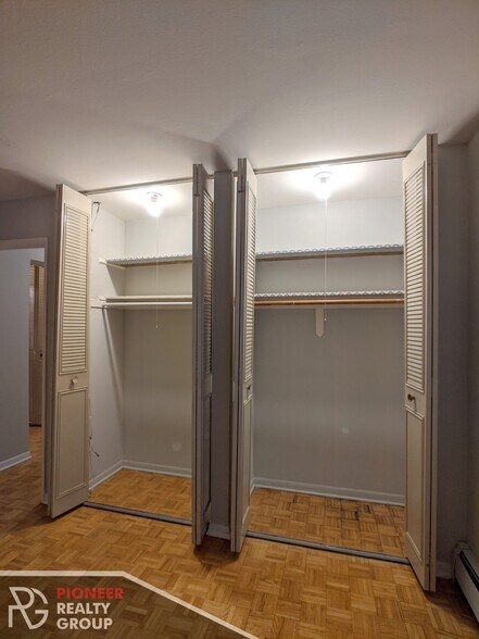 Building Photo - 502 W Briar Pl