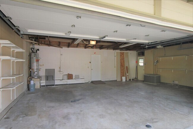 Building Photo - Beautiful 3-Bedroom Home with Pool, Spa & 3-Car Garage in Orange