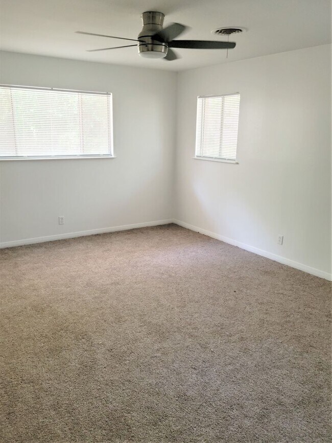 Building Photo - 3550 Lazy Ln