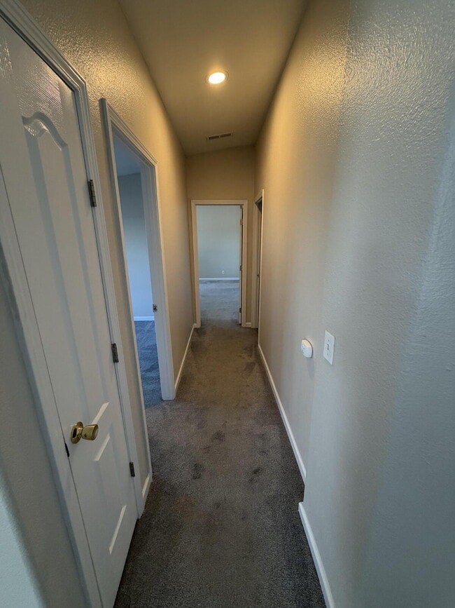 Building Photo - Country Living in this 4x2 Home