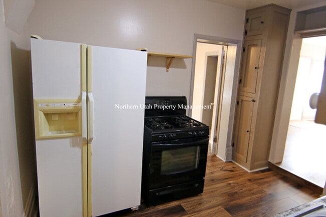 Building Photo - Updated 3 Bed 1 Bath with HVAC