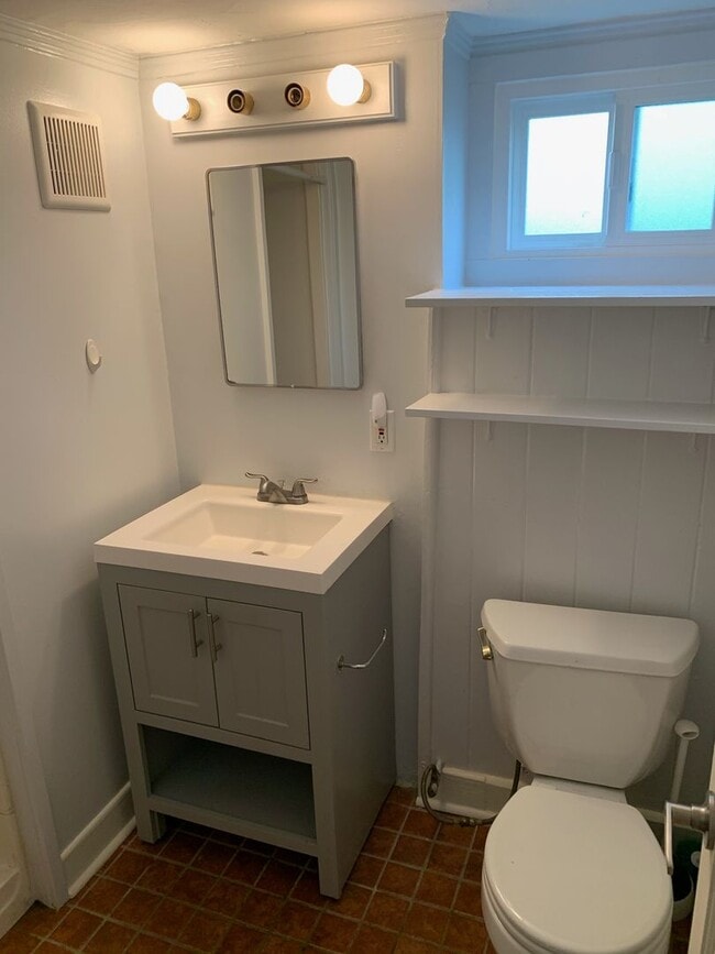 Building Photo - Darling 1 bedroom, 1 bath in the heart of Wallingford!