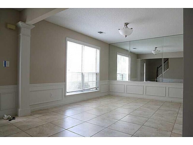 Building Photo - 230 Waltham Ct