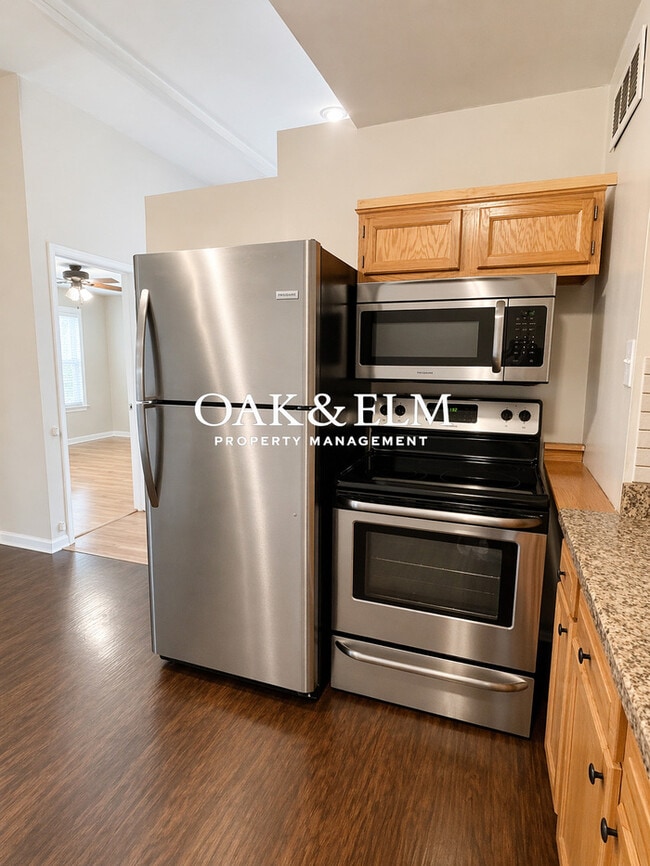 Building Photo - Welcome to this beautifully updated 4 bedrooms, 2 full bath, 1400 Square feet home