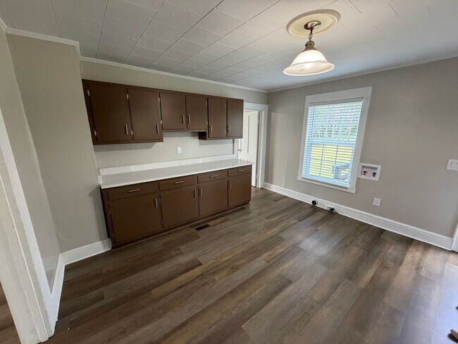 Building Photo - Updated 3BR Home with Office & Large Decks in Haw River