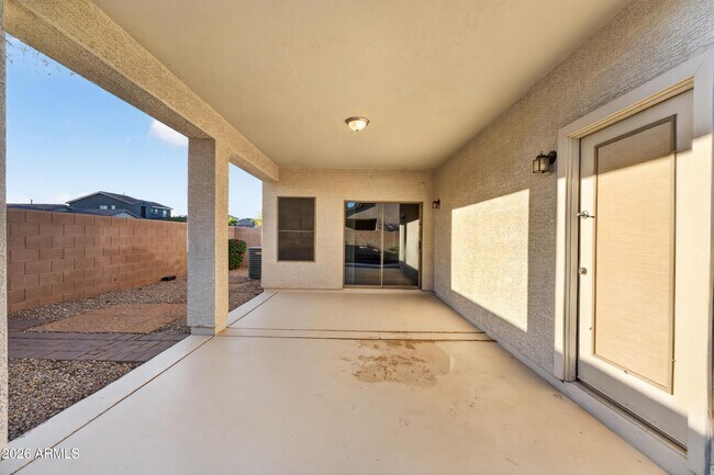 Building Photo - 921 W Dana Dr