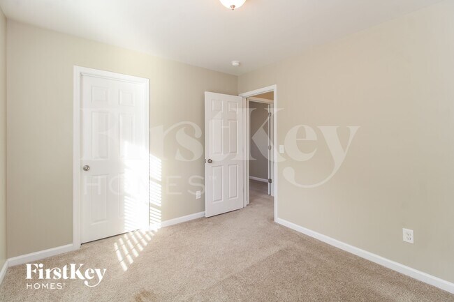 Building Photo - 4640 Midstream Crossing Dr