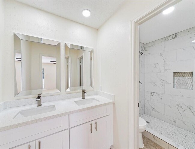 Building Photo - 14006 Briarworth Dr