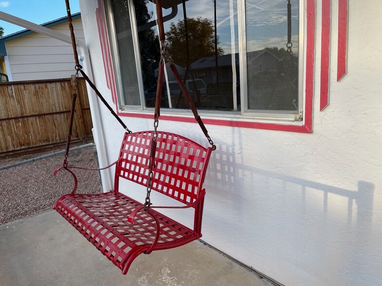 Porch Swing - 3116 Skyview Ave