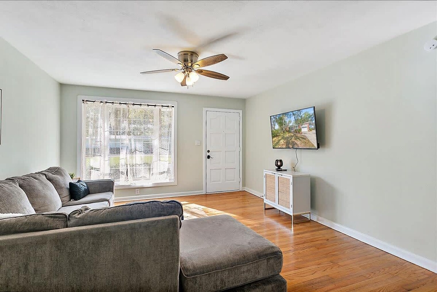 Building Photo - 8633 Emerald Isle Cir S