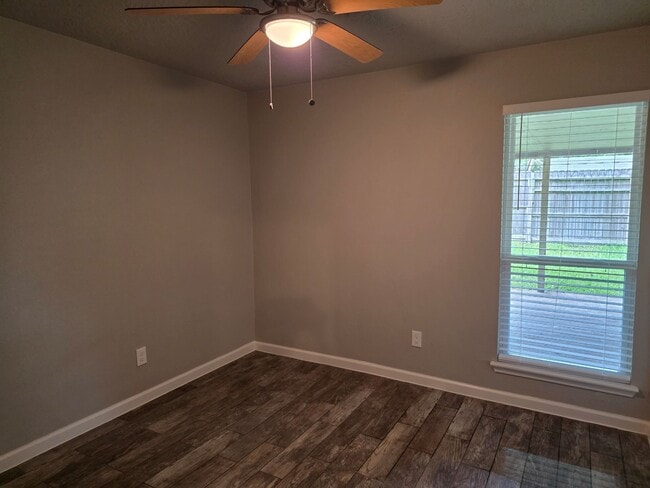Building Photo - 5618 Stone Creek Dr