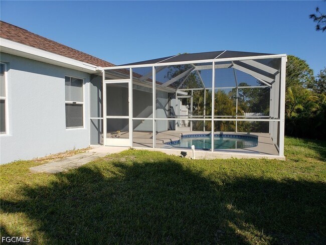 Building Photo - 2026 NE 33rd Terrace