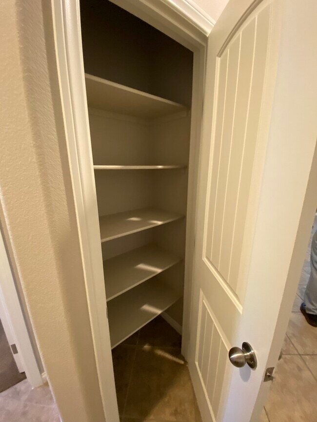 Building Photo - Spacious 4-Bed, 3-Bath Home in Southwest Las Vegas!