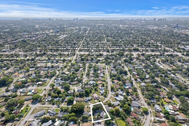 Building Photo - 1517 NW 12th Ave