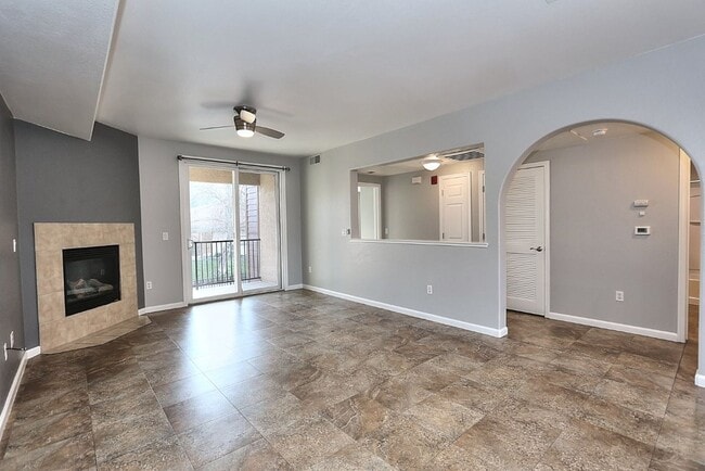 Building Photo - Beautiful Condo in Gated Community for Rent!