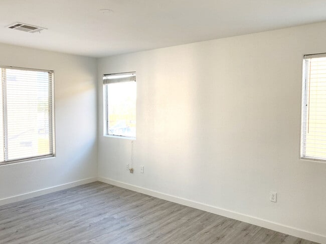 Building Photo - 4990 Tioga Pass Ave