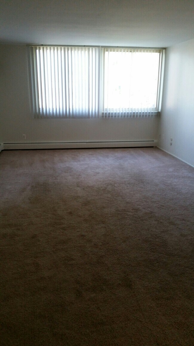 Building Photo - 227 Twelve Mile Rd