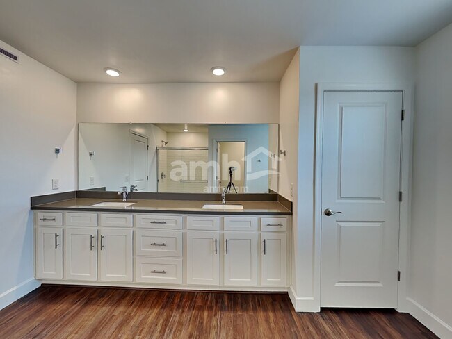 Building Photo - 6505 E Paseo Alga
